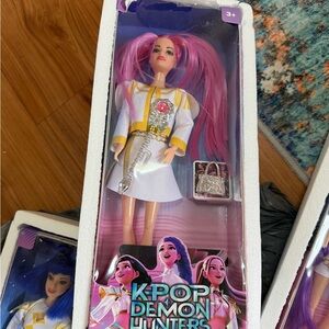 K-Pop Demon Hunters Pink-Haired Fashion Doll